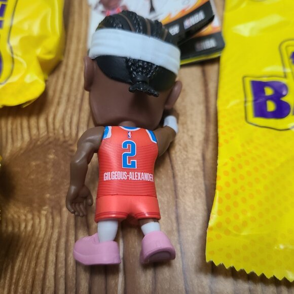 Shai Gilgeous-Alexander NBA Ballers Series 2 RARE figure - Picture 5 of 5
